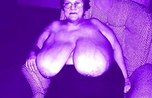Dziewczyna darmowa sex galeria kołysze chłopca i dziewczynkę