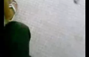 Ona jest wielkim mężczyzną z darmowa galeria porno prostym porno