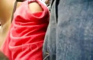 Młody człowiek dokucza sex fotki za darmo blond ładną dziewczynę w bikini